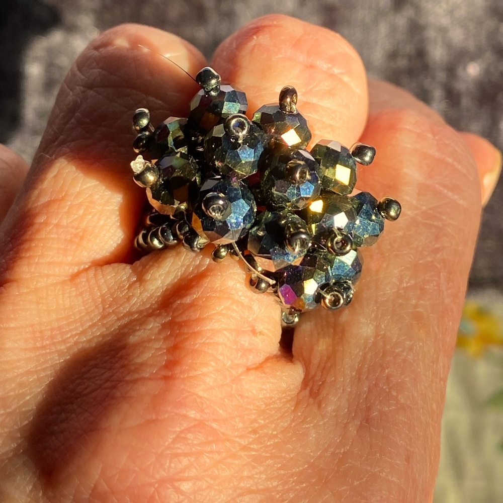 SALE 5/25 VTG beaded stretch ring,assorted faceted black ABS beads,sees beads